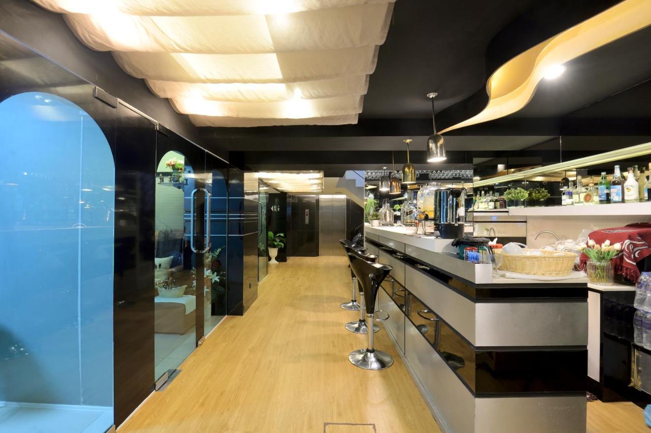 De Lux Hotel